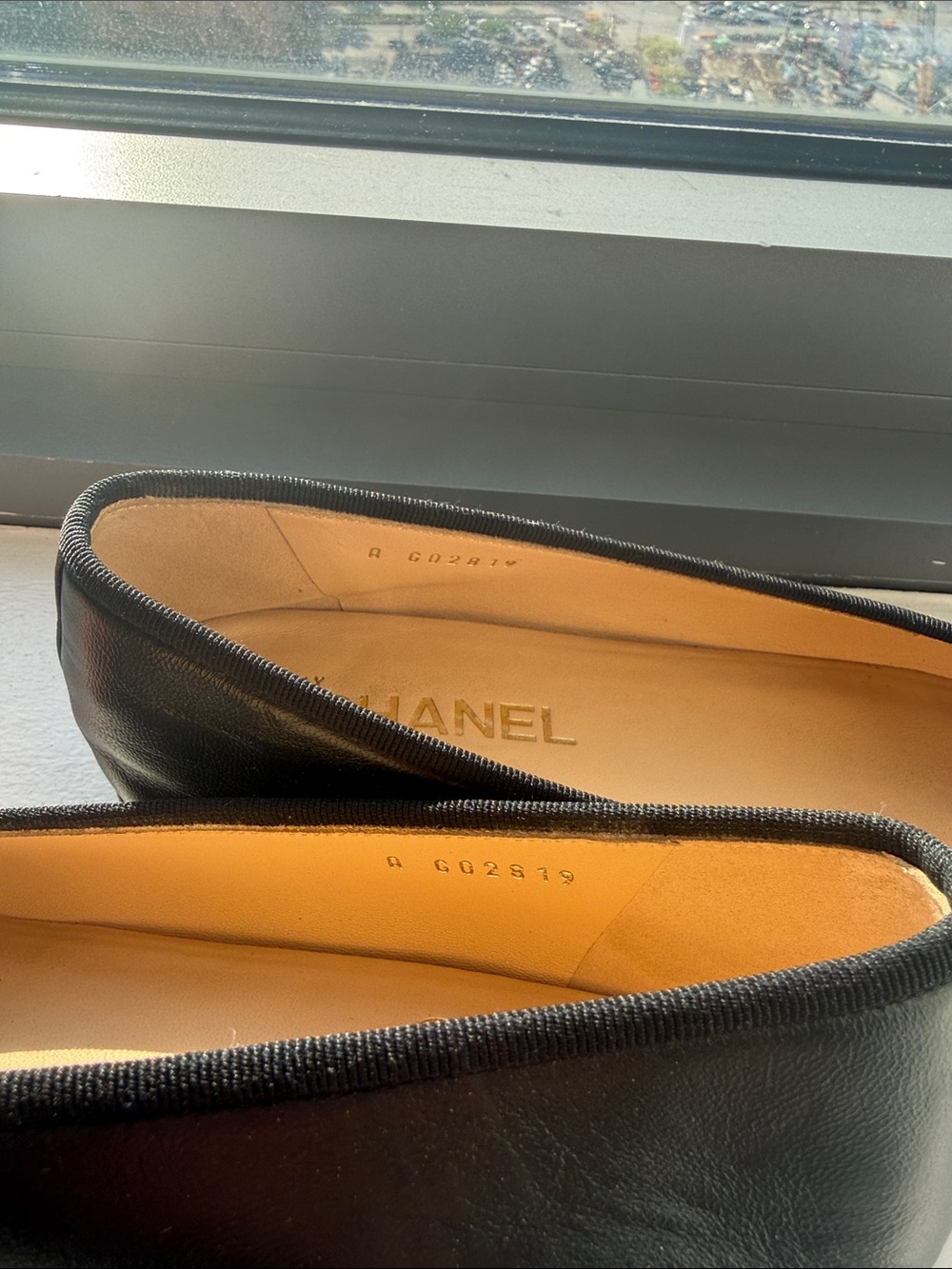 CHANEL Black Leather with Patent Cap-Toe - Picture 5 of 5